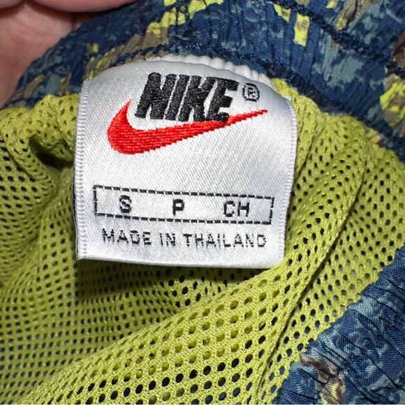 Rare Nike Vintage Nylon Abstract Shorts - Picture 3 of 7
